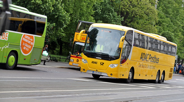 Ein gelber Postbus