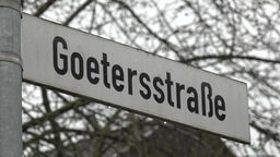 Ein Straßenschild mit dem Namen "Goetersstraße".