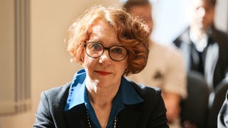 Ulrike Guérot im Saal des Bonner Arbeitsgerichtes