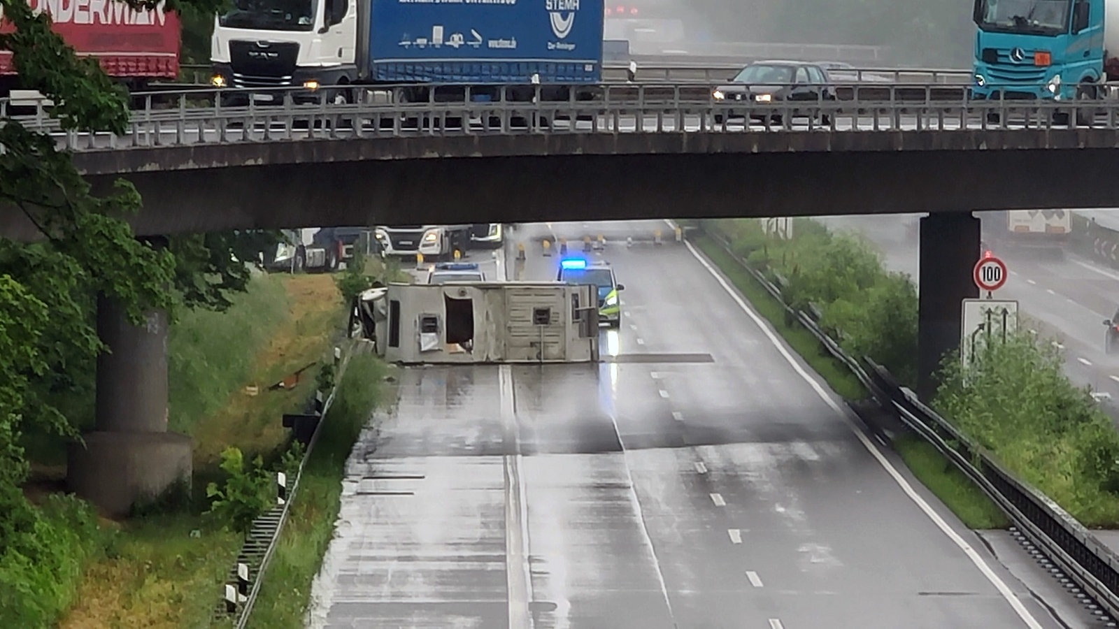 A Wieder Frei Wohnmobil Fuhr Bei Meckenheim Auf Lkw Auf Rheinland