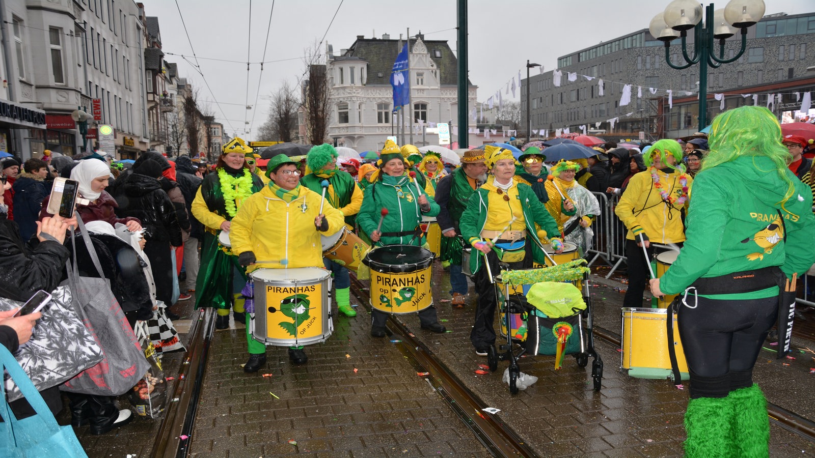 Jahre Weiberfastnacht In Bonn Beuel Rheinland Nachrichten Wdr