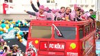 Wagen vom 1. FC Köln beim Rosenmontagszug