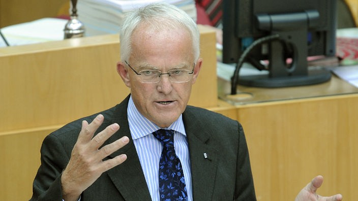NRW-Ministerpräsident Jürgen Rüttgers (CDU) 2008 bei einer Landtagsrede