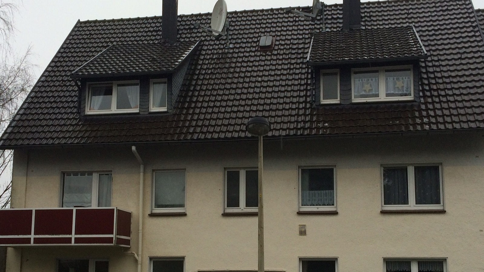Außenansicht des Mietshauses in der Solinger Degenstraße, in dem seit zwei Wochen die Heizung ausgefallen ist.