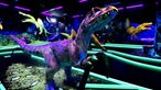 Ein Dinosaurier in Neonfarben, Schwarzlicht