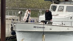 Es ist ein Boot mit schillernder Geschichte: Erst Kriegsschiff, dann Protz-Yacht der Kölner Rotlichtgröße „Schäfers Nas“. Und seit dreieinhalb Jahren Hausboot eines Duisburger Paares in der Duisburger Innenhafen-Marina. 