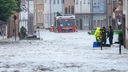 Flutdrama im Saarland: Feuerwehr kämpft gegen Regen