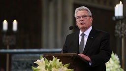Bundespräsident Joachim Gauck redet  in Köln  während der Trauerfeier für die Germanwings-Opfer im Kölner Dom