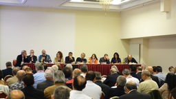 Türkische Oppositionelle gründen auf einer Konferenz in Berlin Demokratie-Bündnis