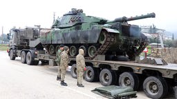 Türkische Panzer in Hatay, an der Türkisch-Syrischen Grenze