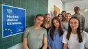 Die AG der Bielefelder Luisenschule wirbt für die Europawahl und will junge Leute motivieren, wählen zu gehen