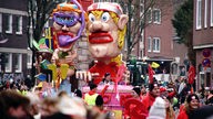 Kreative Karnevalswagen auf dem Karnevalsumzug in Münster.