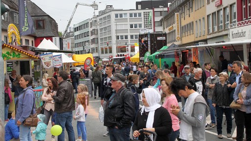 Viele Besucher auf der Festmeile beim Stadtfest 2017 in Siegen