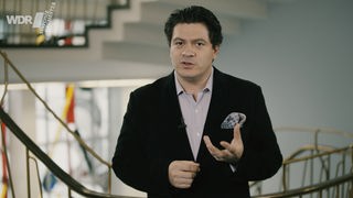 Chefdirigent Cristian Măcelaru in der zweiten  Folge der Web-Serie "Kurz und Klassik" über Strawinskys "Feuervogel"