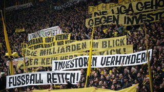 Deutsche Fussballfans Transparenten gegen Privatinvestoren