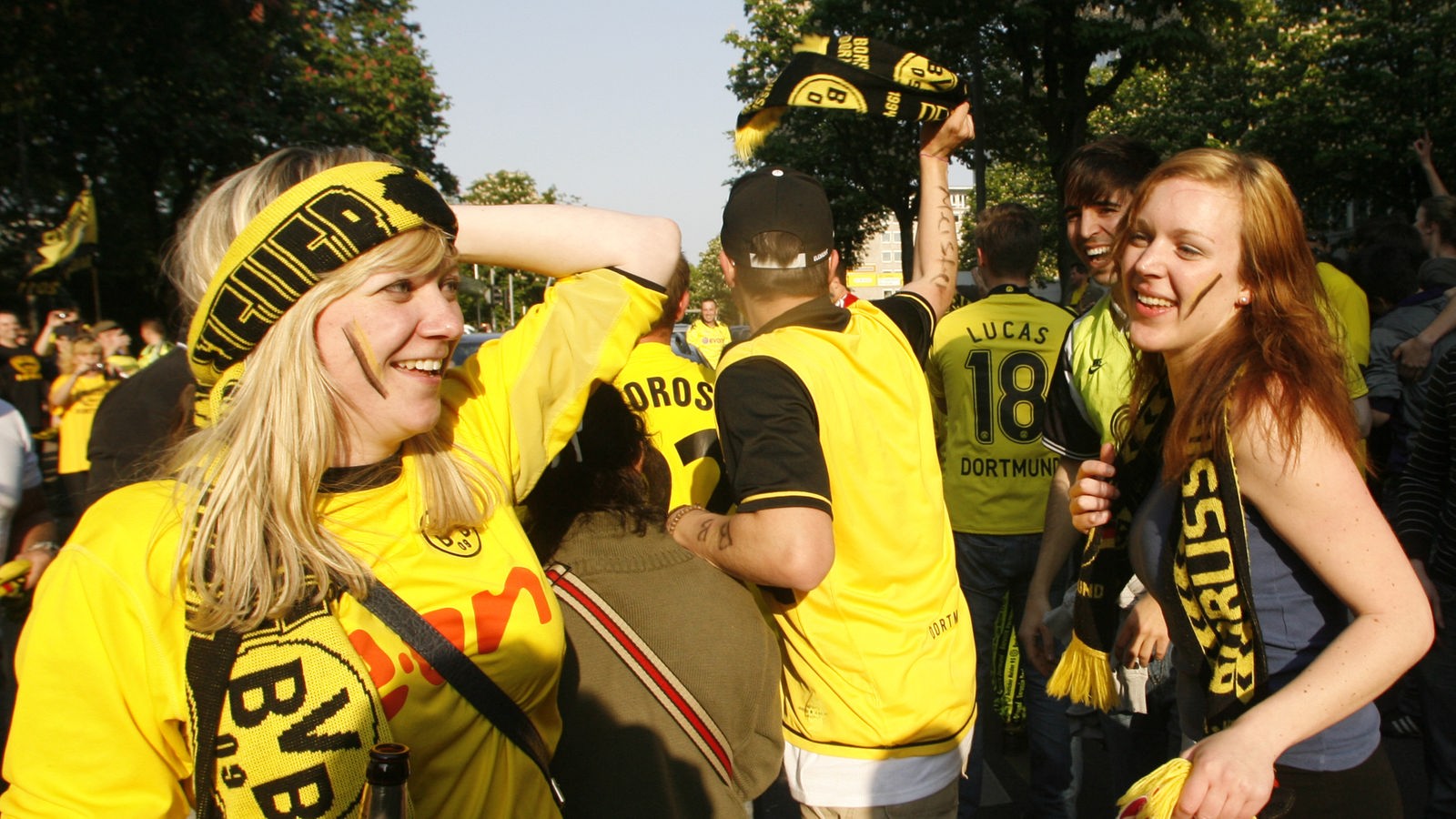 Fans feiern den Meistertitel des BVB