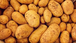 Kartoffeln liegen auf einem Haufen