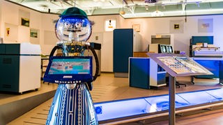  Computermuseum Paderborn: Roboter PETER in der Dauerausstellung des HNF