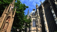 Der Aachener Dom, auch Hoher Dom zu Aachen, Aachener Münster oder Aachener Marienkirche