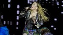 Popstar Madonna während des Konzerts in Rio auf der Bühne