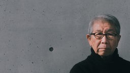 Ein Porträt des japanischen Architekten Riken Yamamoto.