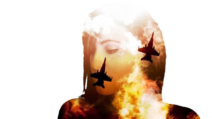 Grafik einer Frau mit Kriegsflugzeugen und Feuer im Vordergrund als Symbolbild für den Krieg in der mazedonischen Hauptstadt Skopje um 1999.