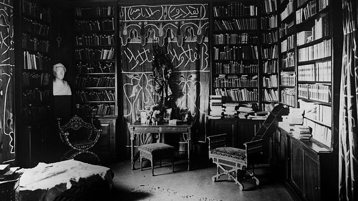 Karl Mays Bücherei in der "Villa Shatterhand" zu Radebeul