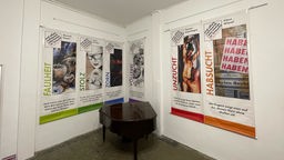 Der Künstler Georg Overkamp hat eine Ausstellung mit sieben aktuellen Kunstperspektiven auf die sieben Todsünden kuratiert.