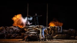 Daniel Calladine und Peter Bermes in einer Szene aus "Idomeneo" an der Oper Köln