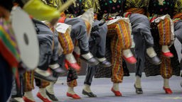 Tanzgruppe bei einem Dabke-Wettbewerb (arabischer Volkstanz) in der Türkei