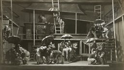 Das Beitragsbild des WDR3 Musikporträt "Jiddischland" zeigt eine Szene aus "Die Hexe" von Abraham Goldfaden im Theater in Moskau, 1921.