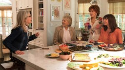Vivian (Jane Fonda, 2.v.r.), Diane (Diane Keaton, l), Carol (Mary Steenburgen) und Sharon (Candice Bergen, 2.v.l.) verbindet eine langjährige Freundschaft und ihre Leidenschaft zu Büchern im Film "Book Club – Das Beste kommt noch" (undatierte Filmszene).