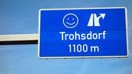 Autobahnschild mit "Trohsdorf"