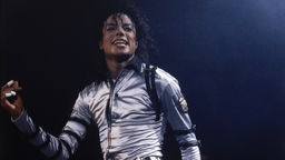US Pop Sänger Michael Jackson, Halbfigur, während Auftritt, Bad World Tour, Olympiastadion, München, Deutschland, 8.7.1988,