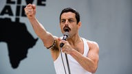 Rami Malek in der Rolle des Freddie Mercury 