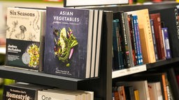 Kochbücher in einem Buchladen 