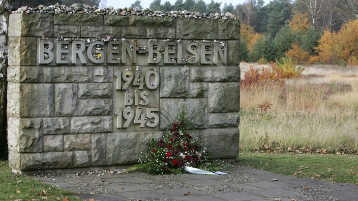 Gedenkstein der Gedenkstätte des ehemaligen Konzentrationslagers Bergen-Belsen.