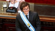 Argentiniens Präsident Javier Milei nimmt an der Eröffnungssitzung der 142. Legislaturperiode im Nationalkongress in Buenos Aires, Argentinien, am 1. März 2024 teil.