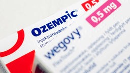 Symbolbild Off-Label-Use von Medikamenten: Die Diabetis-Mittel Ozempic und Wegovy nutzen viele Gesunde zum Abnehmen.
