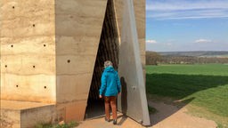 Kostenlose Ausflugsziele in NRW: Die Bruder-Klaus-Kapelle von Stararchitekt Peter Zumthor ist ein Pilgerort für Architekturfans