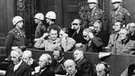 Nürnberger Prozesse, 1. Reihe v.l. Hermann Göring, Rudolf Heß, Joachim von Ribbentrop, Wilhelm Keitel dahinter 2. Reihe: Erich Raeder, Baldur von Schirach, Fritz Sauckel