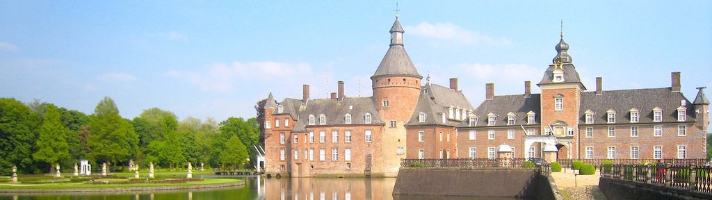 Blick auf die Wasserburg Anholt in Isselburg.