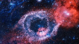 Sterne im All: der Helixnebel, auch das "Auge Gottes" genannt