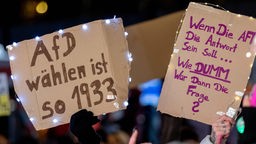 Bei der Demonstration Köln gegen Rechts SPONTANES BÜNDNIS GEGEN RECHTS sind bis zu 30.000 Menschen an den Heumarkt zusammengekommen, um friedlich ein klares Zeichen gegen die AfD zu setzen.
