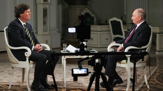 Der russische Präsident Wladimir Putin gibt dem US-Journalisten Tucker Carlson ein Interview, 06.02.2024. 