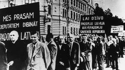 Demonstration für den Anschluss Lettlands an die UdSSR in Riga