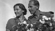 Dana Zatopkova (l.) mit Ehemann Emil Zatopek bei den Olympischen Spielen 1952