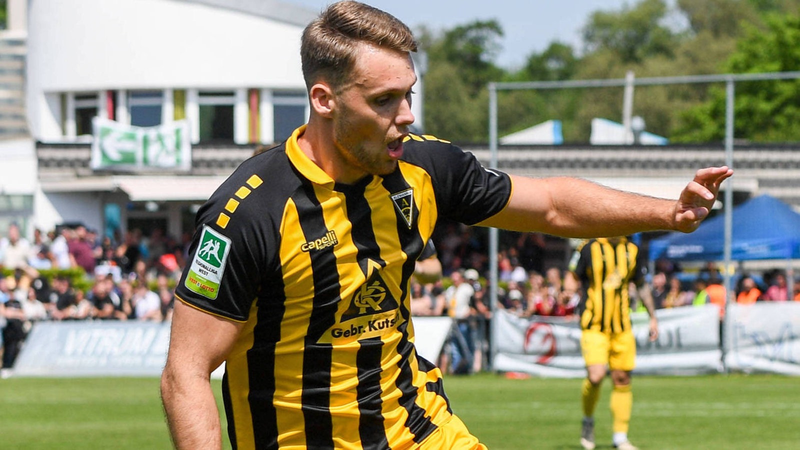 Fu Ball Rl West Meister Alemannia Aachen Verabschiedet Sich Mit Einem