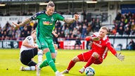 Daniel Ginzcek trifft zum 1:1 für den MSV Duisburg gegen den SC Verl.