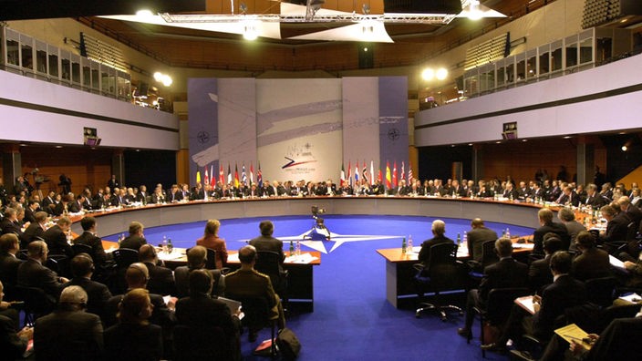 Prag, 21.11.2002: Blick auf die Eröffnungssitzung des NATO-Gipfeltreffens im Kongresszentrum